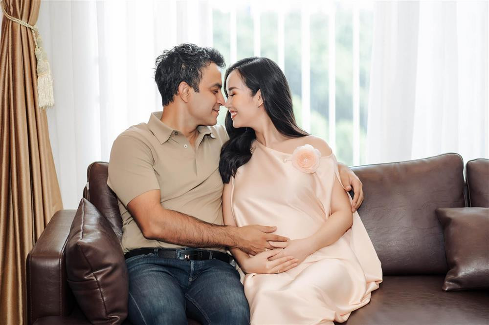 Vo Ha Tram sinh con cho chong An Do, duoc he lo 