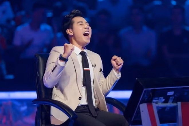 Mang về số tiền thưởng khá cao là MC Nguyên Khang với 40 triệu đồng, sau khi chinh phục được câu hỏi số 12.