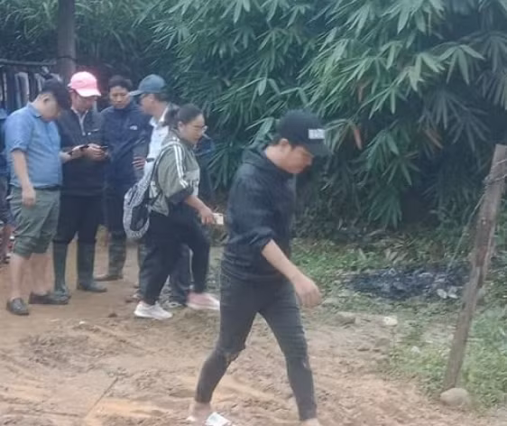 Truong Giang, Chi Dan mua 2 tan khoai mi giup dan nhung chi lay1kg-Hinh-2