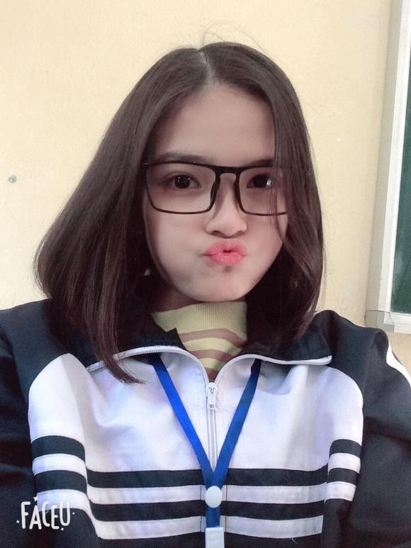 Ngoài dung mạo xinh xắn, con gái Giang Còi còn có thể chơi thành thạo đàn ghi-ta, piano...