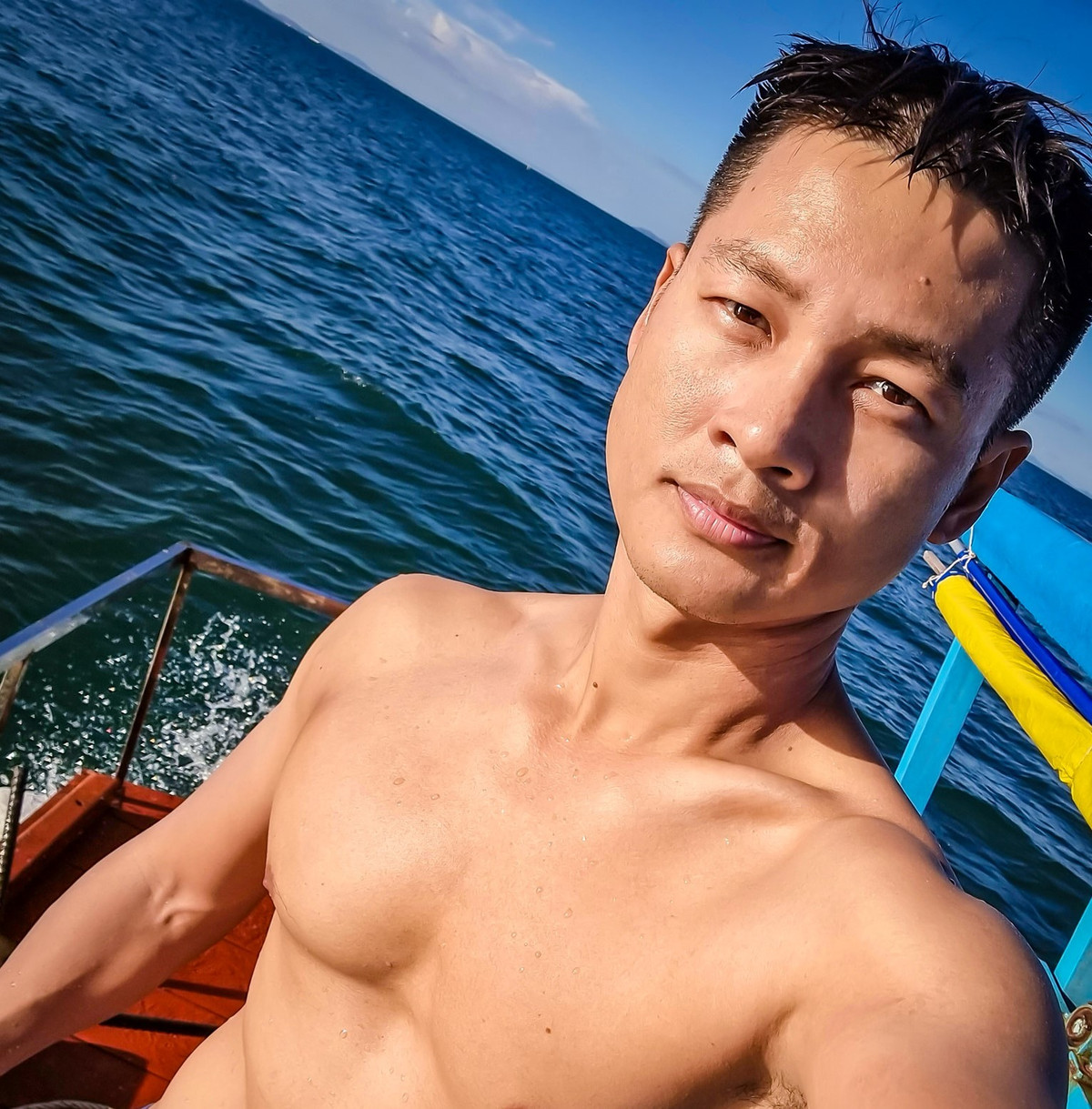 Đức Tuấn bơi liên tục 2.500m dưới biển Phú Quốc.