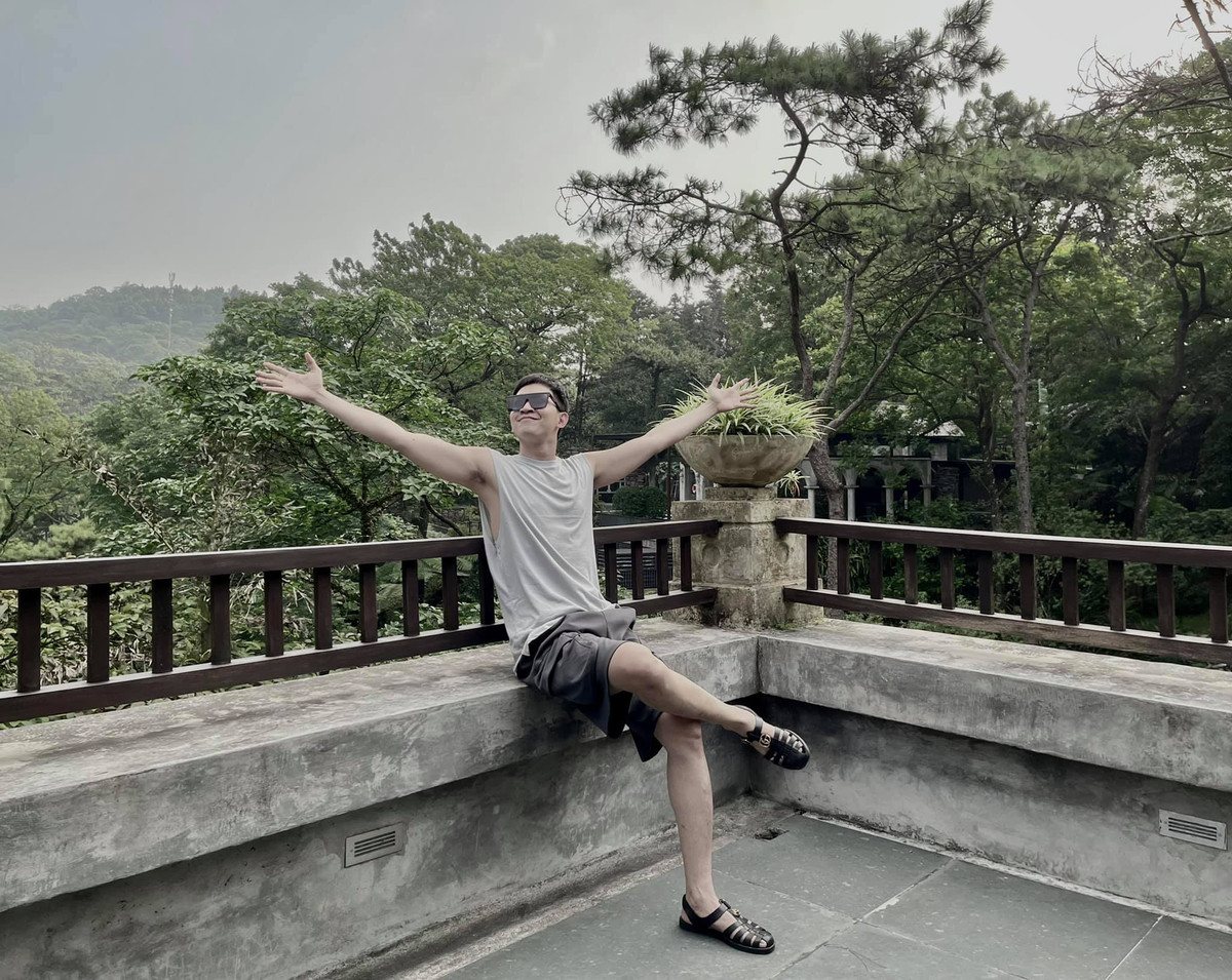 Võ Cảnh đầy năng lượng khi hòa mình cùng thiên nhiên.