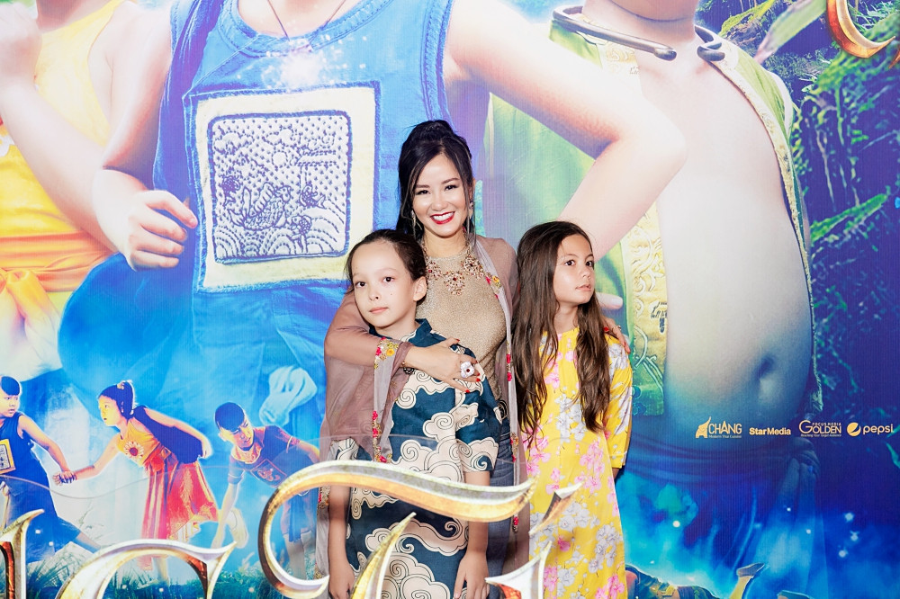 ồng Nhung và 2 con.