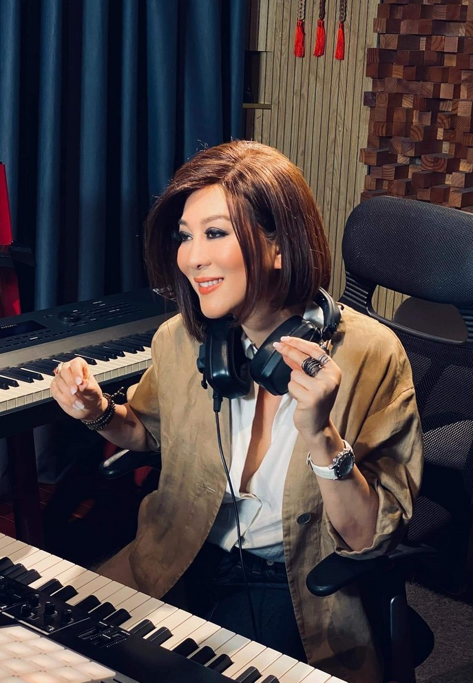 Kỳ Duyên hài lòng với cuộc sống gia đình hiện tại với 2 con gái đang học đại học rất ngoan và chăm chỉ. 