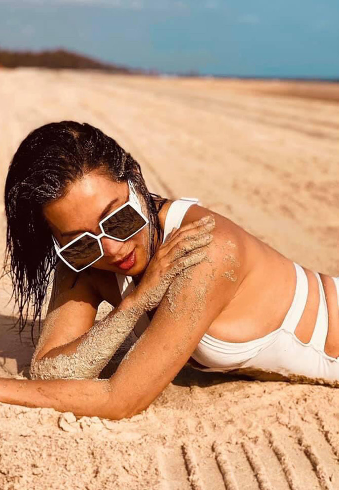 Ở tuổi 56, Kỳ Duyên vẫn giữ sức hút với ngoại hình trẻ trung, thần thái rạng rỡ. Đáng chú ý, nữ MC gần đây đổi mới phong cách khi cắt tóc ngắn và diện trang phục ngày càng gợi cảm, cá tính.