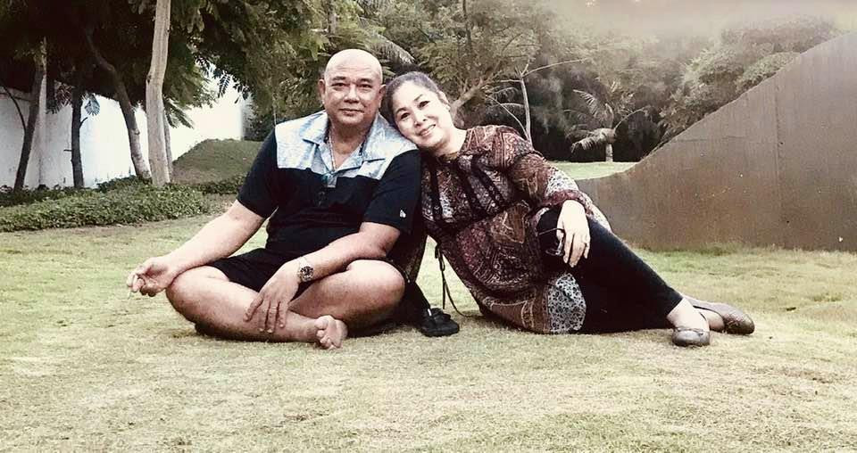 Hồng Vân viết: "Hạnh phúc thật giản đơn, là biết mình luôn có nơi để ta dựa vào khi hoang mang, tuyệt vọng".