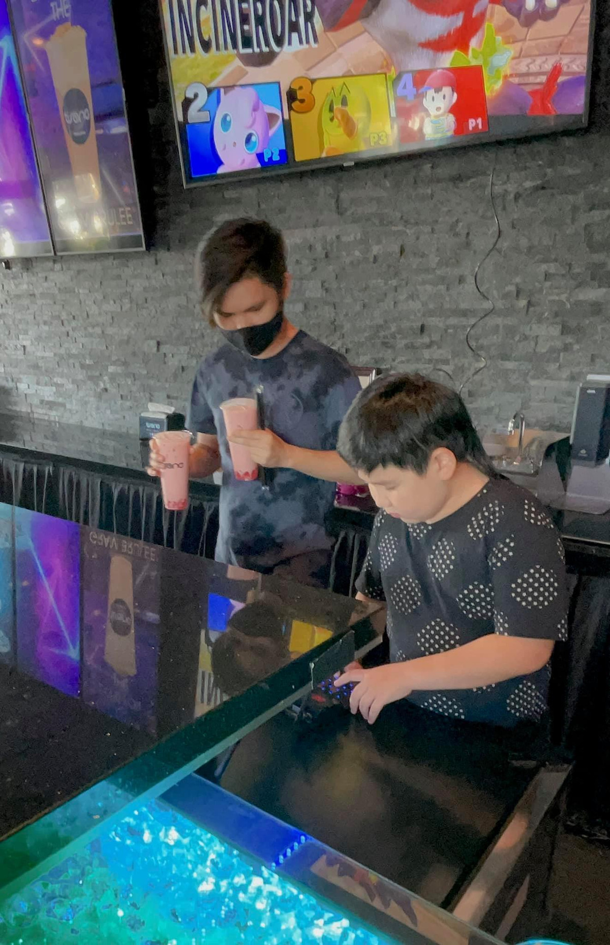 Con trai lớn Bằng Kiều được Trizzie Phương Trinh cho đi làm thêm.