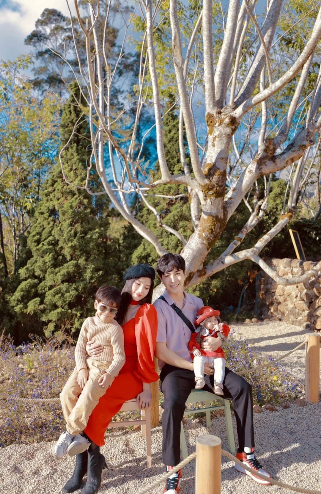 Thu Thủy: "Cảm ơn anh và 2 con đã cho em một gia đình đáng yêu như vậy. Ước mơ mà em đã từng khát khao có được!".