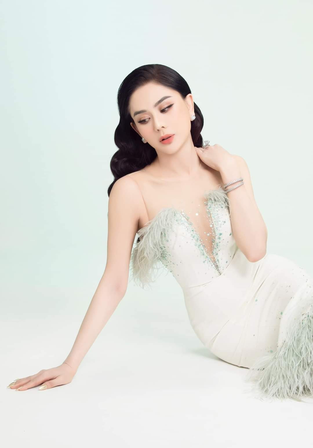 Lâm Khánh Chi chụp gợi cảm.