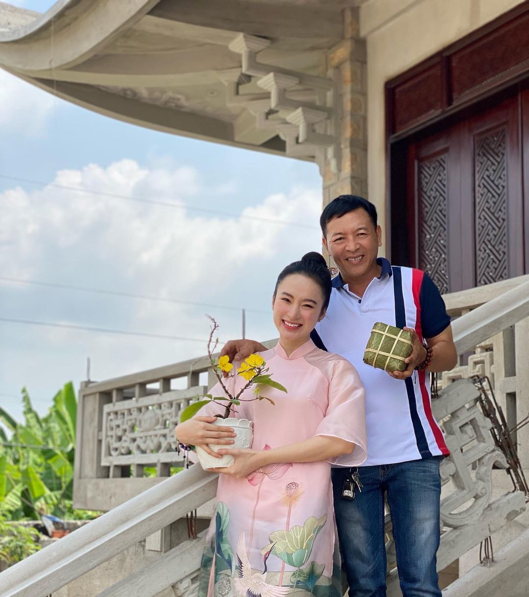 Angela Phương Trinh có ngày Rằm bình yên bên cha.