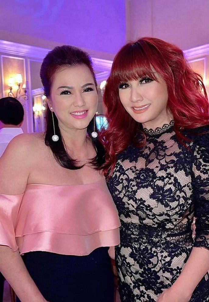 Trizzie Phương Trinh và ca sĩ Phương Loan - vợ cố nghệ sĩ Chí Tài cùng dự sinh nhật một người bạn tại Mỹ.