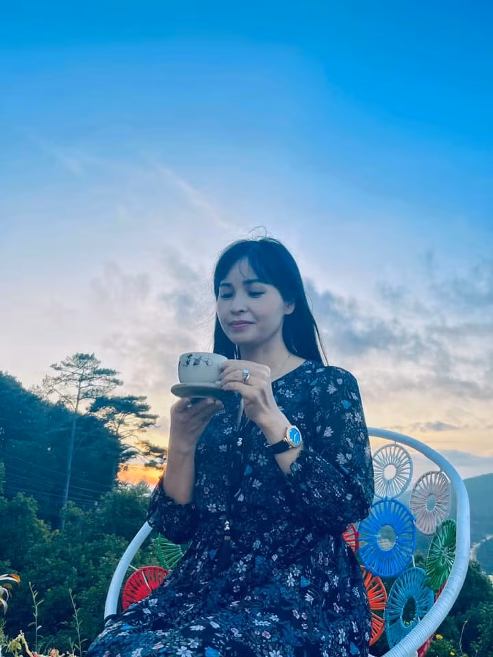 Trang Nhung "nhà trăm tỷ" lên núi trốn virus Corona.