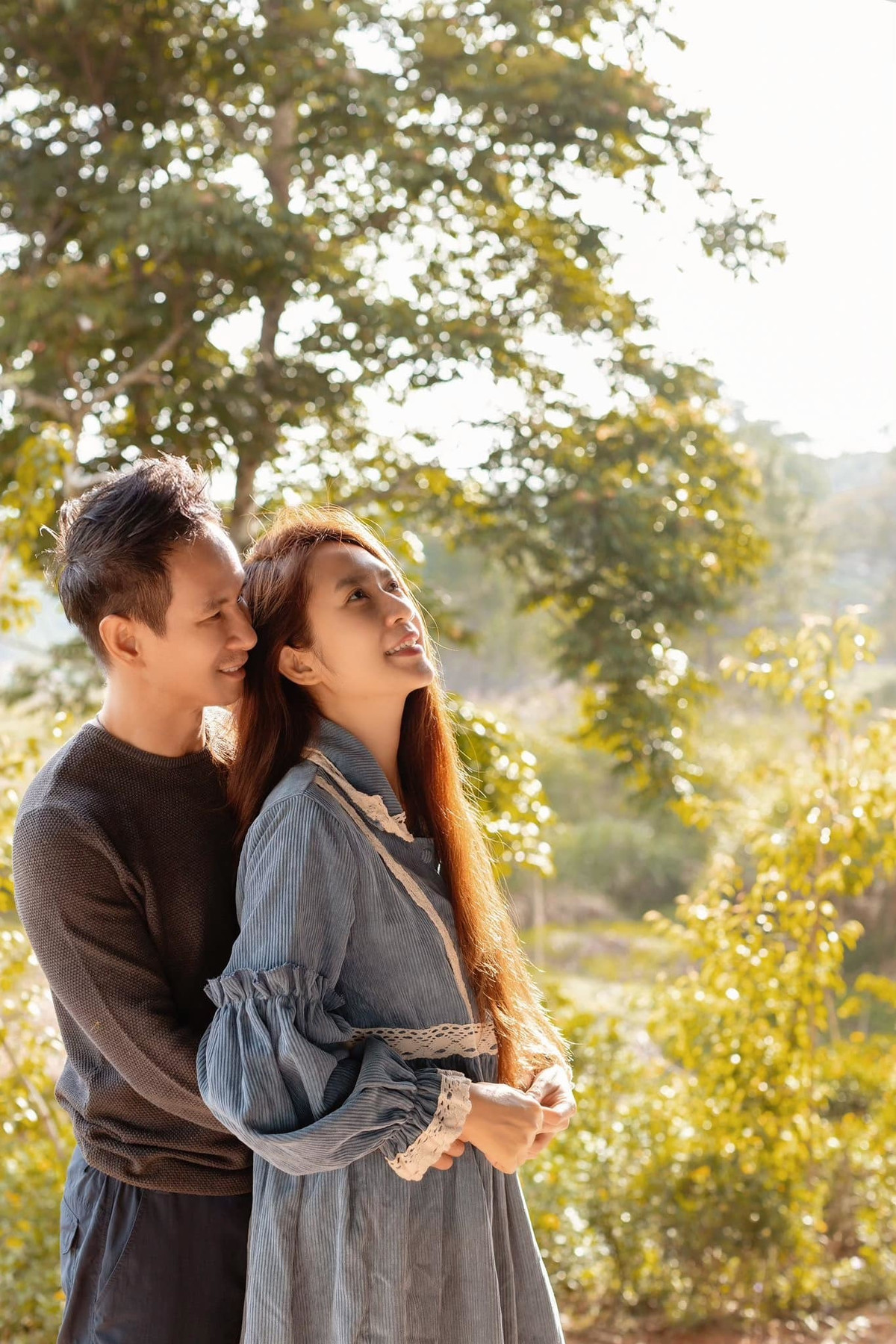 Đăng ảnh vợ chồng tình cảm, nhiều khán giả hỏi Lý Hải và Minh Hà bao giờ có thêm em bé.