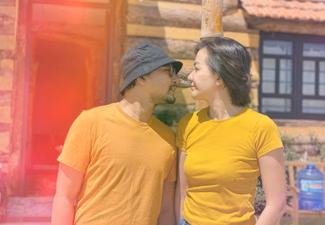 Huỳnh Đông đăng ảnh tình cảm mừng bà xã - diễn viên Ái Châu đón tuổi mới.