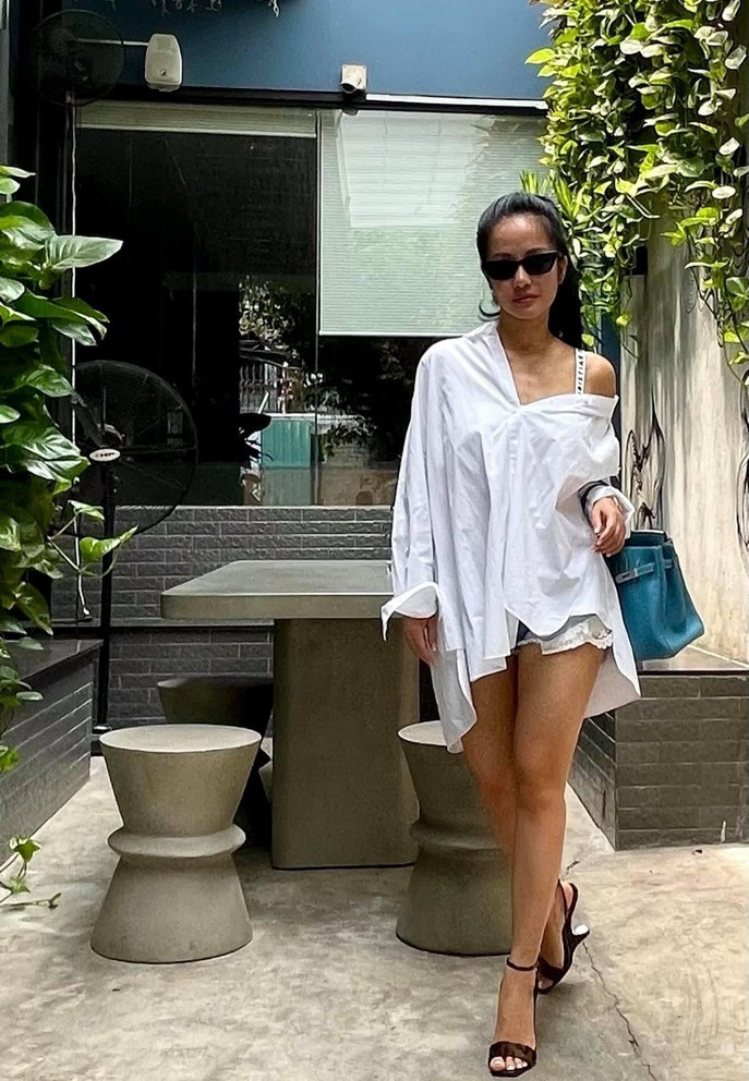 Diva Hồng Nhung nhận nhiều lời khen với sắc vóc tươi trẻ, đầy năng lượng ở tuổi 51.