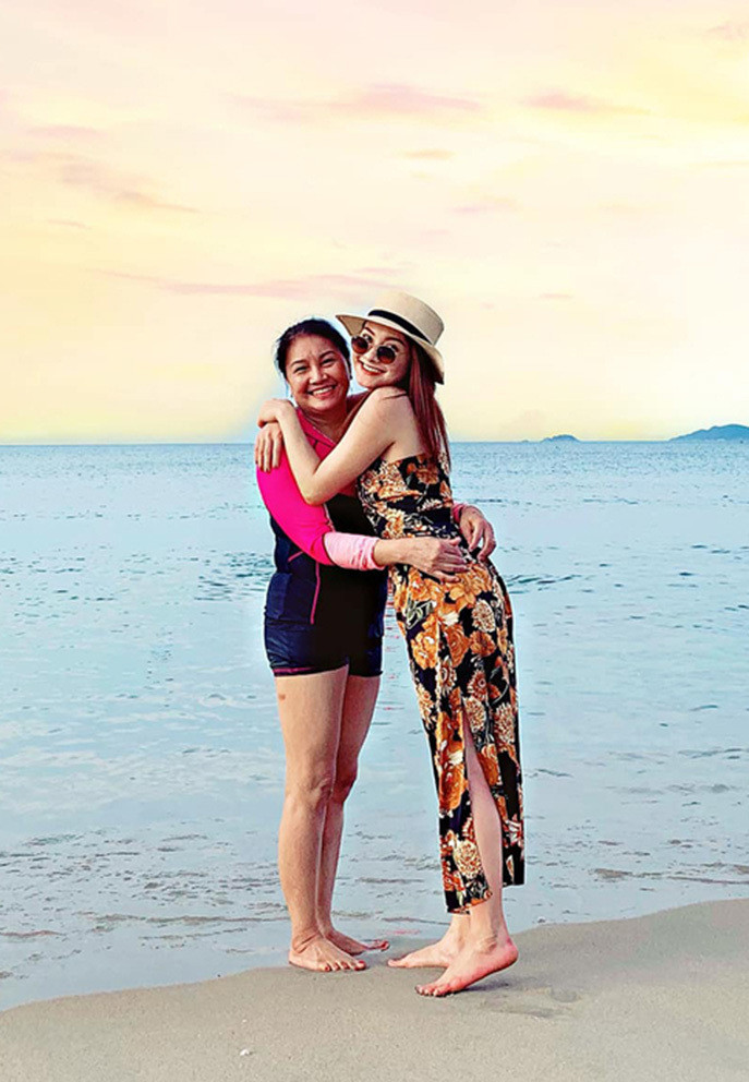 Bảo Thanh đăng ảnh chuyến đi biển kỷ niệm cùng mẹ.