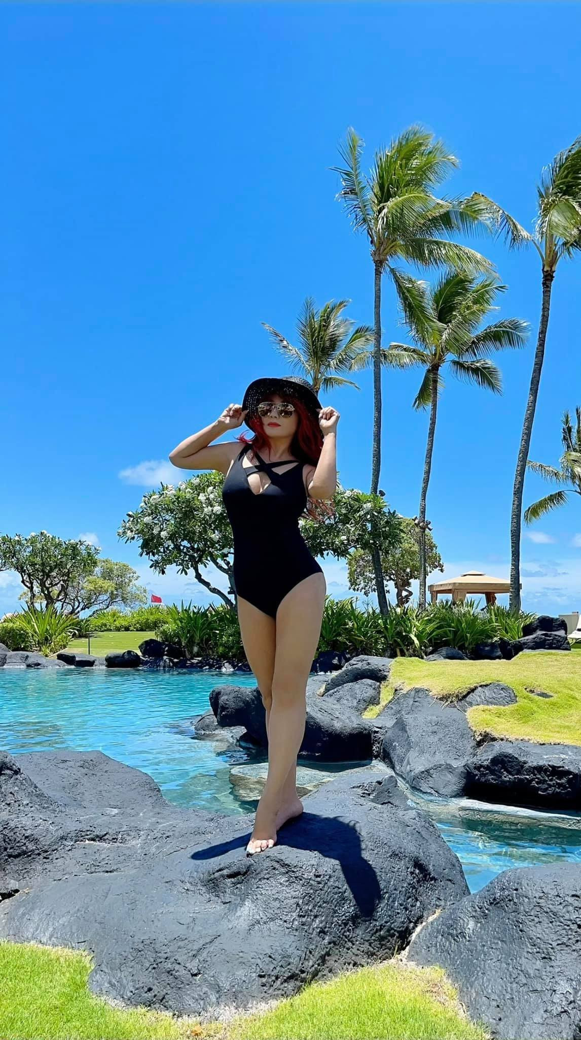 Ở tuổi 55, Trizzie Phương Trinh vẫn sở hữu vẻ ngoài gợi cảm, thân hình gọn gàng dù đã là bà mẹ 3 con.