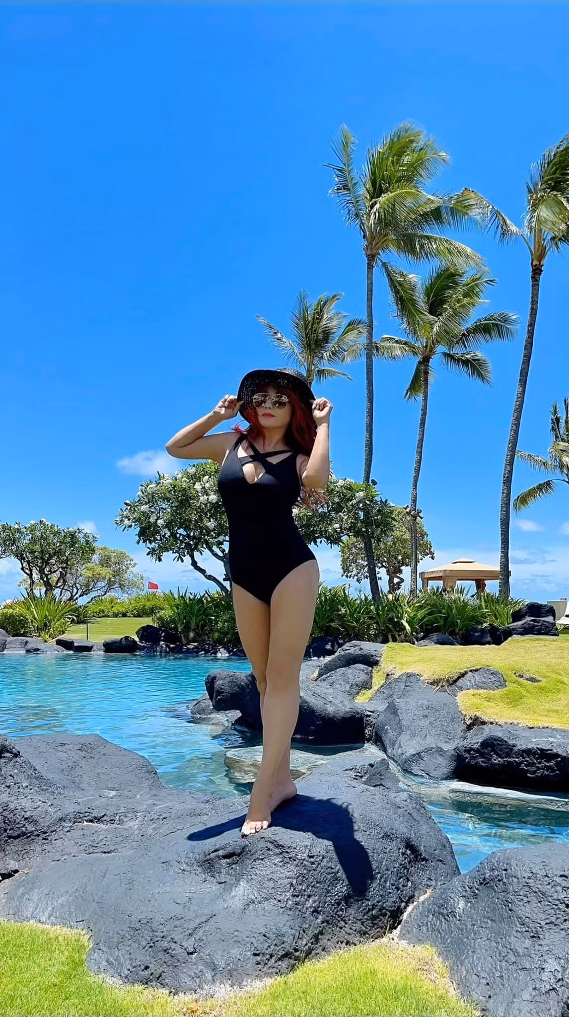 Ở tuổi 55, Trizzie Phương Trinh vẫn sở hữu vẻ ngoài gợi cảm, thân hình gọn gàng dù đã là bà mẹ 3 con.