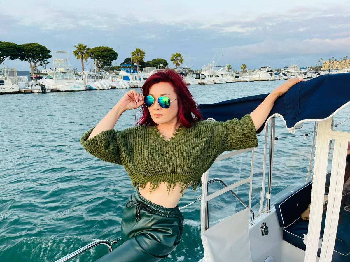  Trizzie Phương Trinh từng tiết lộ, anh chăm sóc các con của cô vô cùng chu đáo và chiếm được cảm tình của cả 3 cậu con trai. 