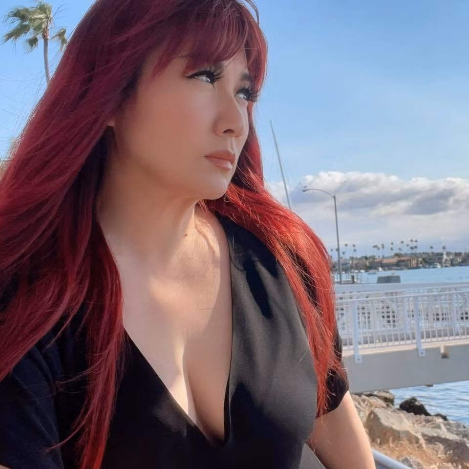 Tuy nhiên cái tên Trizzie Phương Trinh được chú ý nhiều hơn khi kết hôn với ca sĩ Bằng Kiều. Cô và nam ca sĩ có với nhau 3 cậu con trai. Sau khi kết hôn, cô lui về làm hậu phương vững chắc cho chồng.