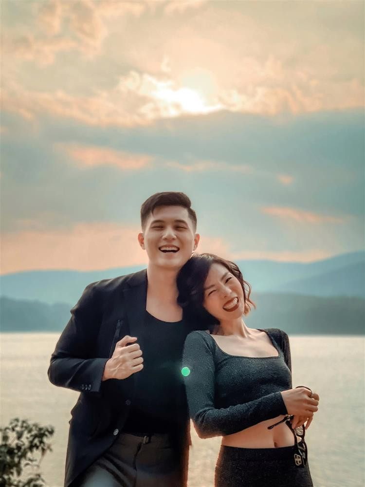 Le Quyen mung sinh nhat tinh tre, nghe la biet yeu me met-Hinh-2