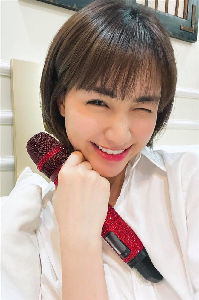 hỉ với mái tóc giả 200 ngàn đồng nhưng nhìn "giao diện" không tệ chút nào. Đây được xem là thủ thuật làm đẹp mà bà mẹ một con này yêu thích và thường xuyên ứng dụng nhất.