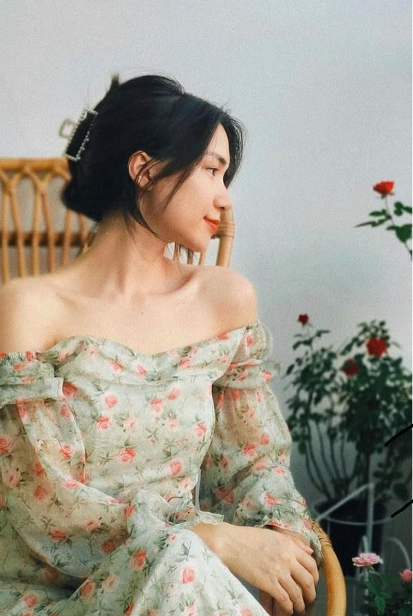 Trong số các mỹ nhân showbiz Việt, có lẽ Hòa Minzy là người mạnh bạo nhất khi không ngại ngần phô bày các khuyết điểm của bản thân trước công chúng.