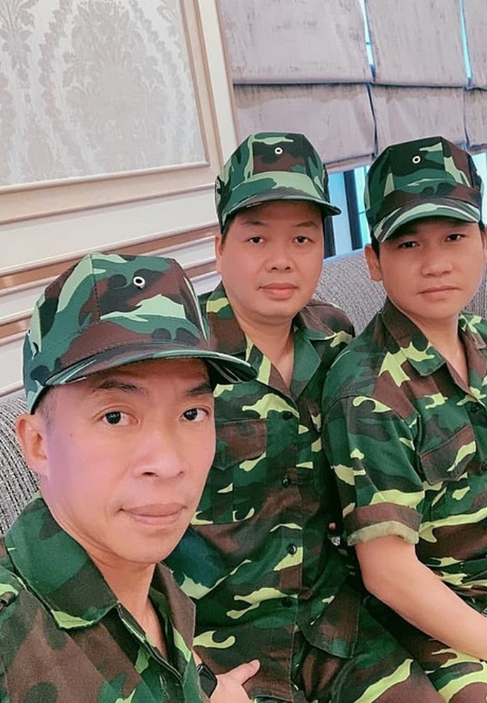 "Bộ ba nhạc Đỏ" Trọng Tấn, Việt Hoàn và Đăng Dương thân thiết bên nhau.