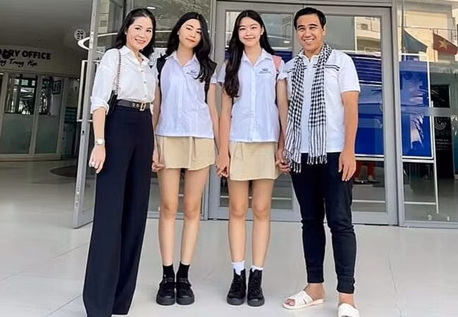 Hai con gai MC Quyen Linh xinh dep, cao vuot bo me