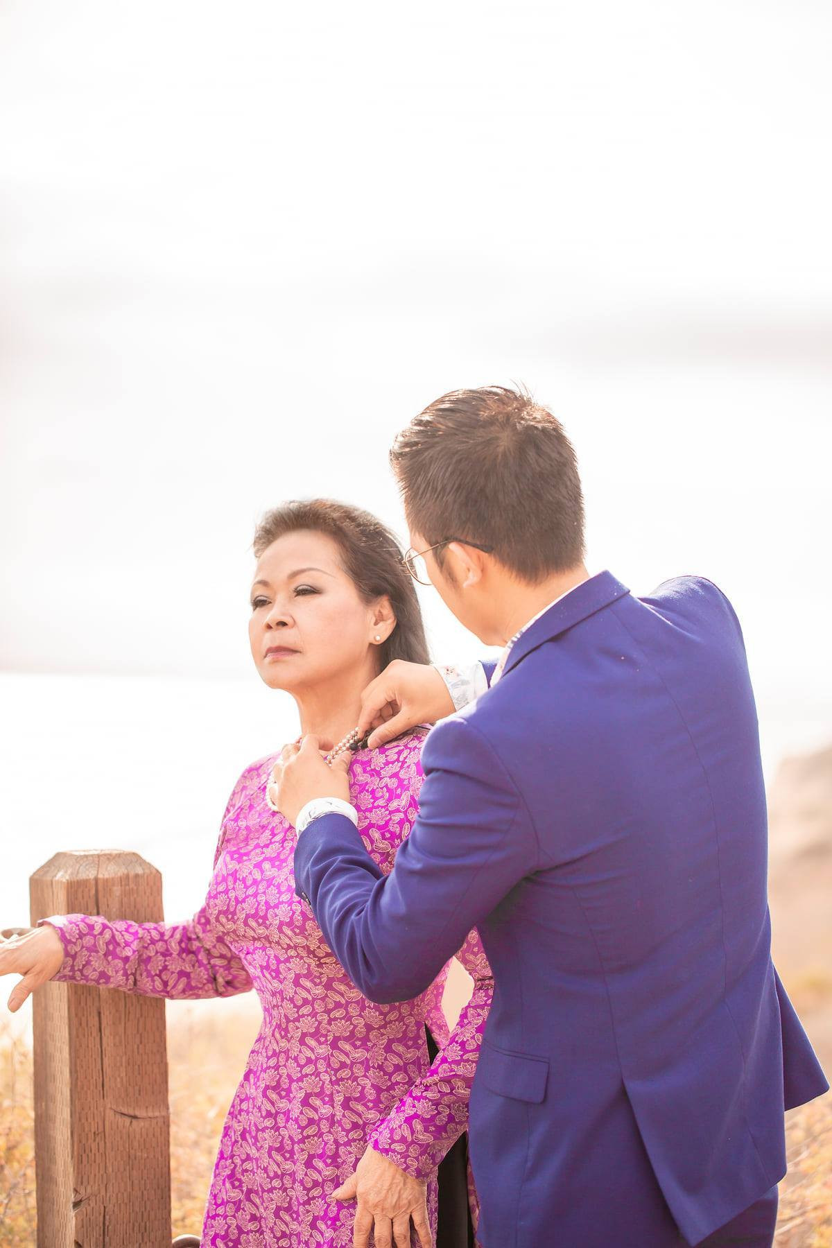 Khánh Ly đi chân đất quay MV gửi tình yêu đến Sài Gòn.