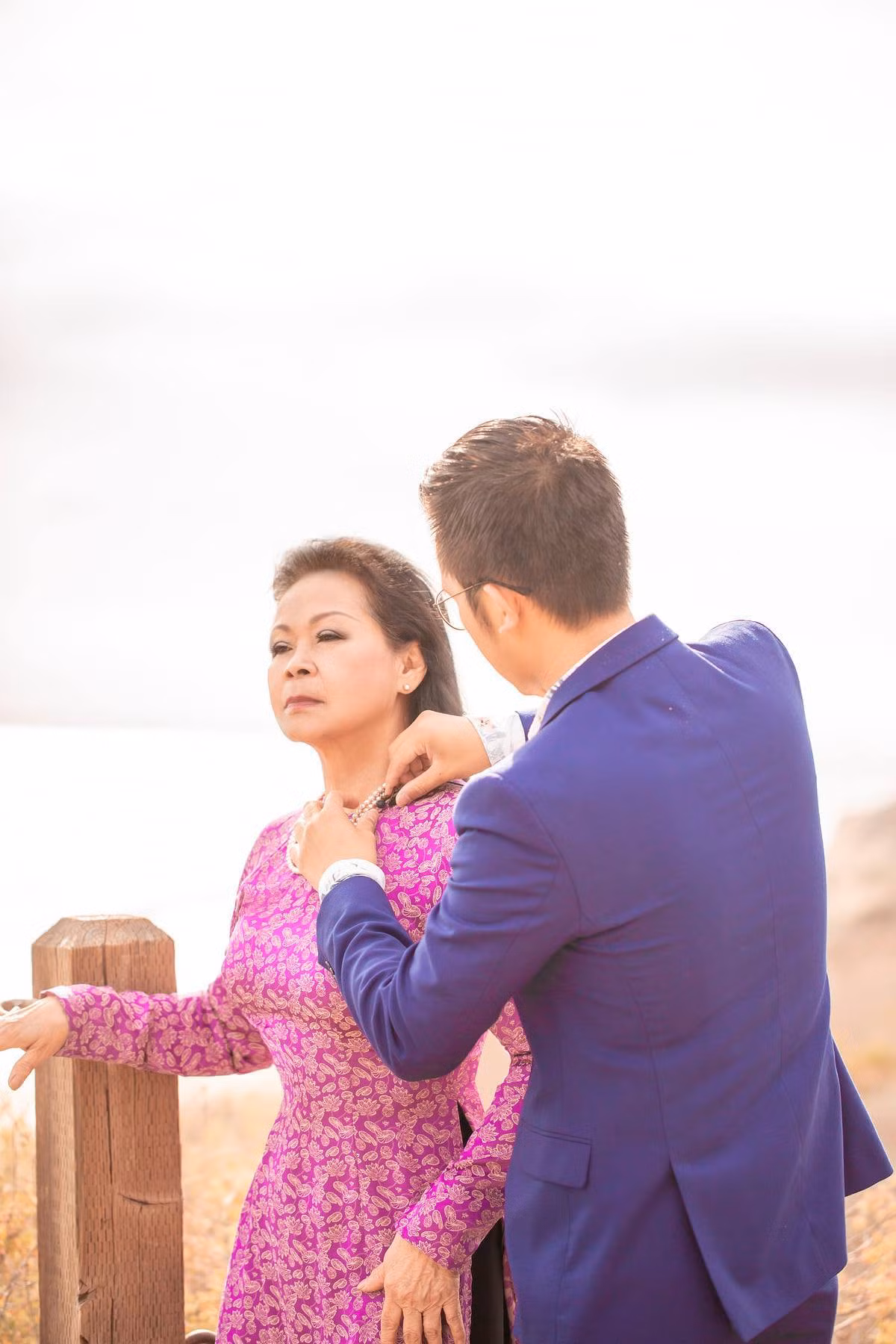 Khánh Ly đi chân đất quay MV gửi tình yêu đến Sài Gòn.