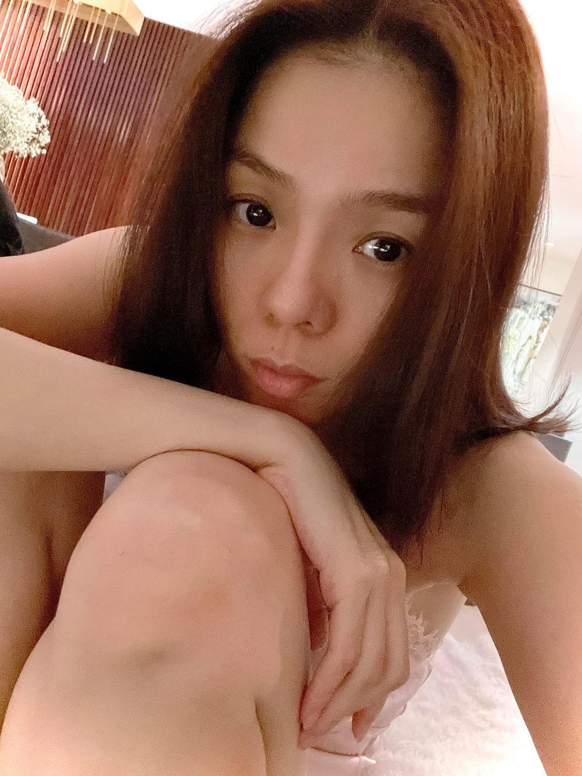 Sao Việt hôm nay 28/7: Khán giả châm chọc chuyện sửa mũi, Lệ Quyên phản hồi: "Chị có giấu đâu em? Sửa duy nhất nhưng giờ bỏ (sụn mũi) ra luôn rồi. Giờ chị không có tẹo đồ giả nào".