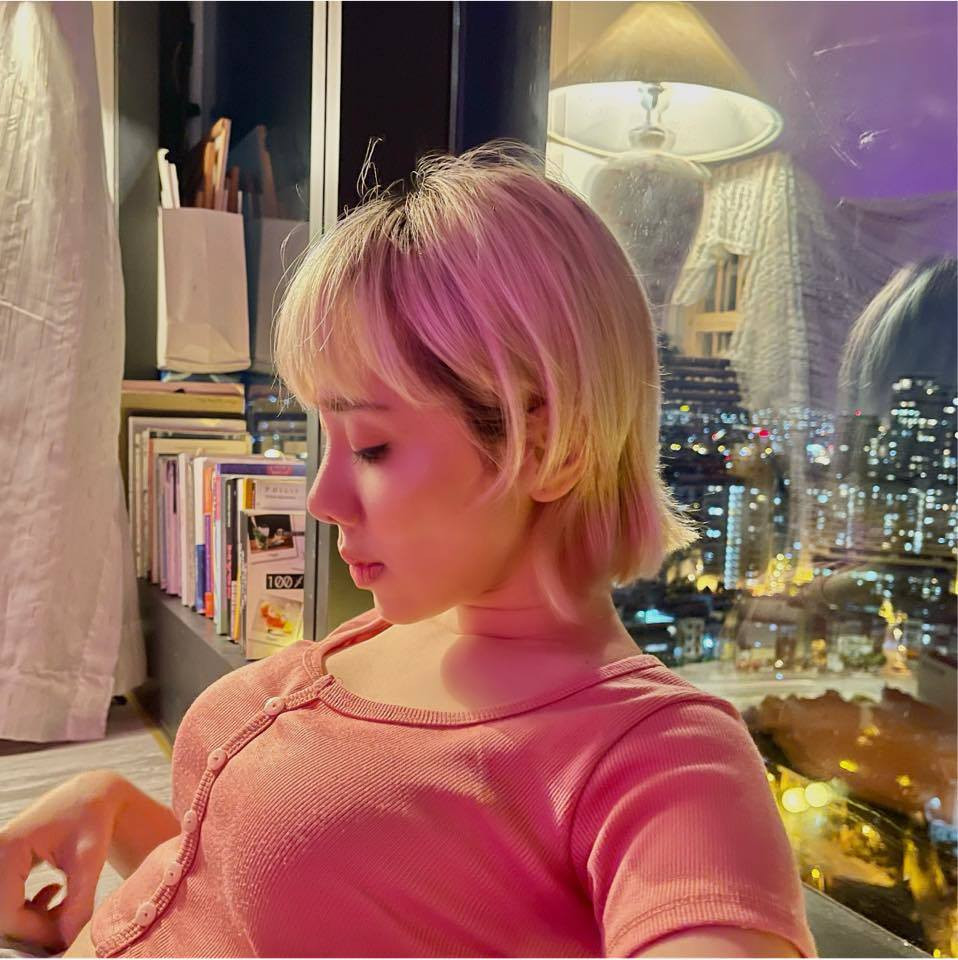 Miko Lan Trinh cắt tóc ngắn.