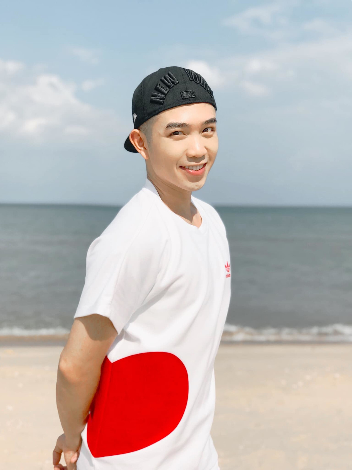 Ca sĩ Nguyễn Trần Trung Quân viết: ''Bàng hoàng quá bạn ơi bủn rủn tay chân khi nghe tin... Bạn ơi không dám tin điều này''.