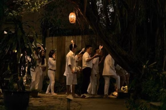 Ngo Thanh Van deo nhan o ngon ap ut, nghi Huy Tran cau hon