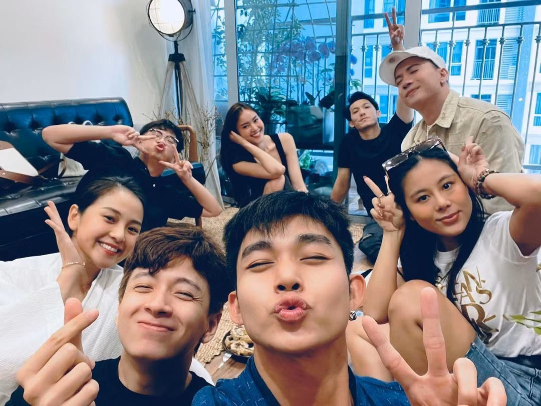 Hội bạn thân Jun Phạm, Ngô Kiến Huy, Nam Thư, Liên Bỉnh Phát, Ninh Dương Lan Ngọc, Quang Trung, S.T Sơn Thạch và Tam Triều Dâng họp mặt đầu năm.