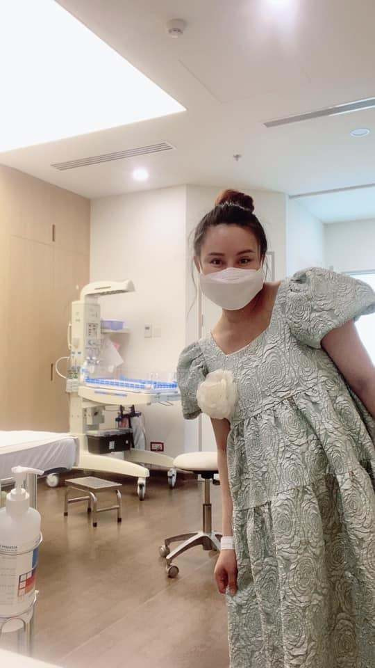 Vy Oanh sinh con thứ 3.