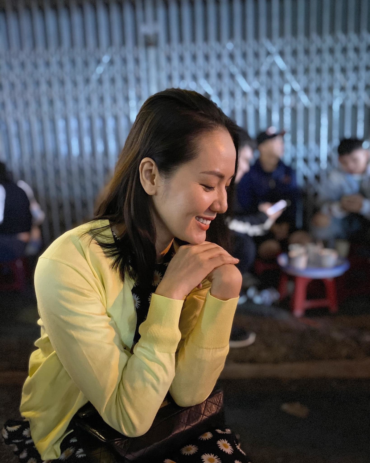 Từ ngày xảy ra dịch bệnh, Phương Linh từ "người 3 chờ" (chờ ăn, chờ chồng, chờ chết) thành "người 1 chờ" (chờ tin tốt lành từ Sài Gòn).