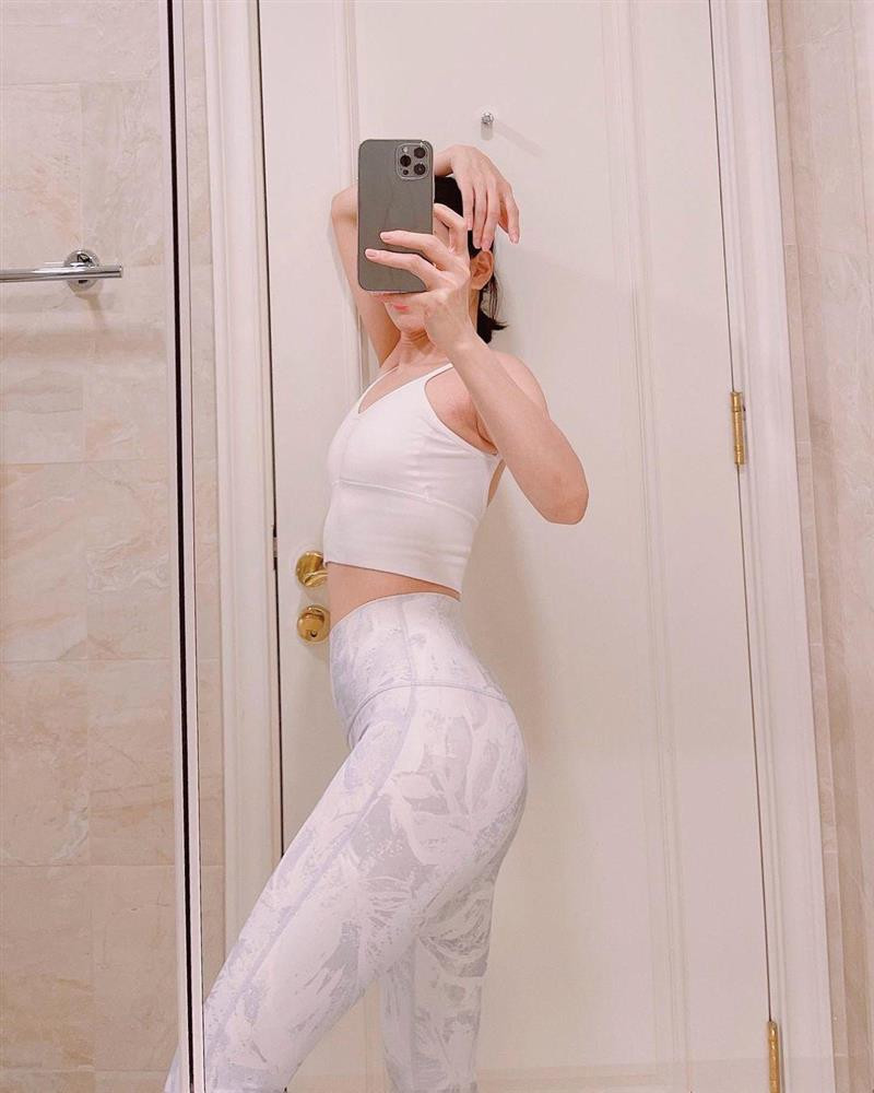 Thiết kế quần tập có thêm họa tiết in 3D bắt mắt tạo hiệu ứng tôn thêm đường cong cho vòng 3.