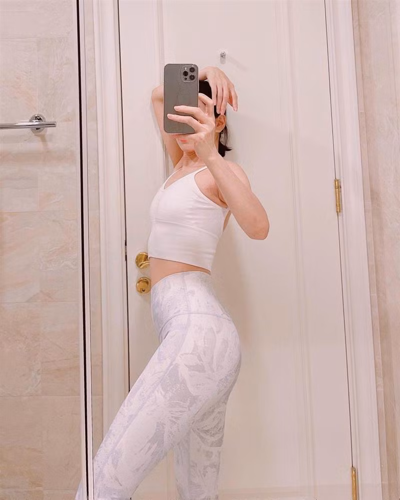 Thiết kế quần tập có thêm họa tiết in 3D bắt mắt tạo hiệu ứng tôn thêm đường cong cho vòng 3.