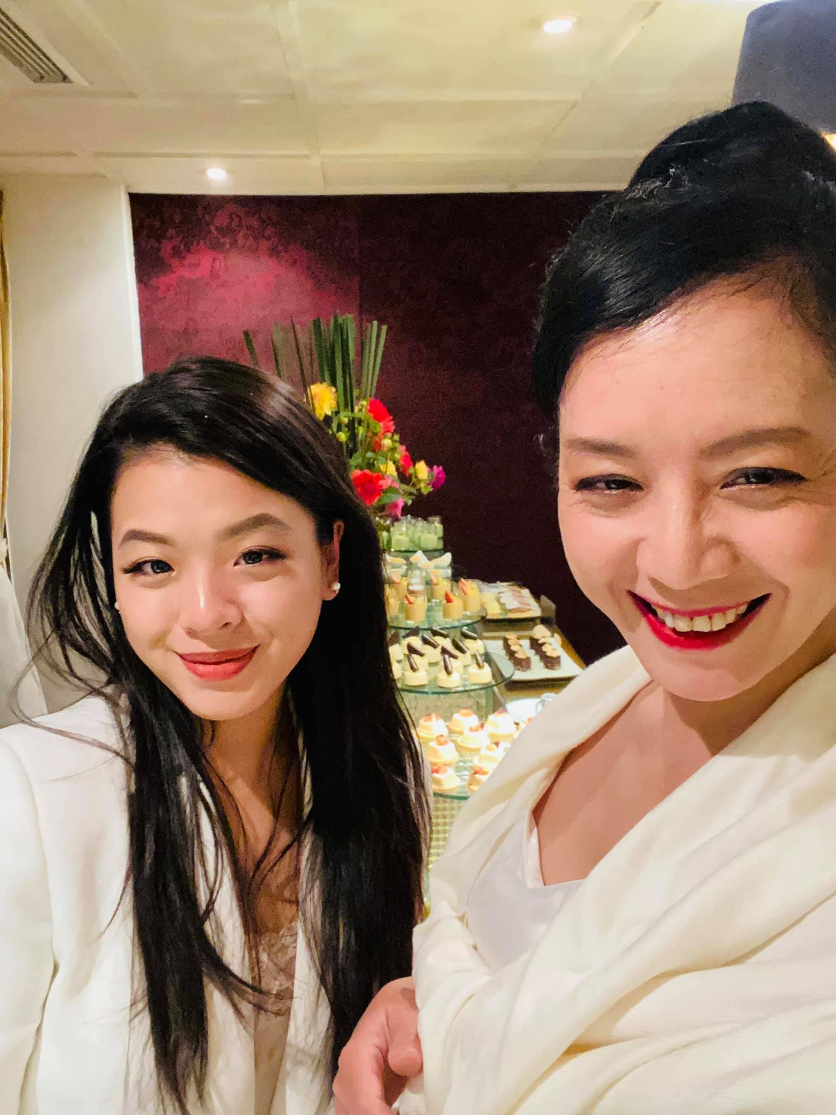 Nữ nghệ sĩ cho biết để giữ được vóc dáng gọn gàng là nhờ chị luôn giữ tinh thần thư thái, vui vẻ và cố gắng luyện tập thể dục, đặc biệt là yoga.