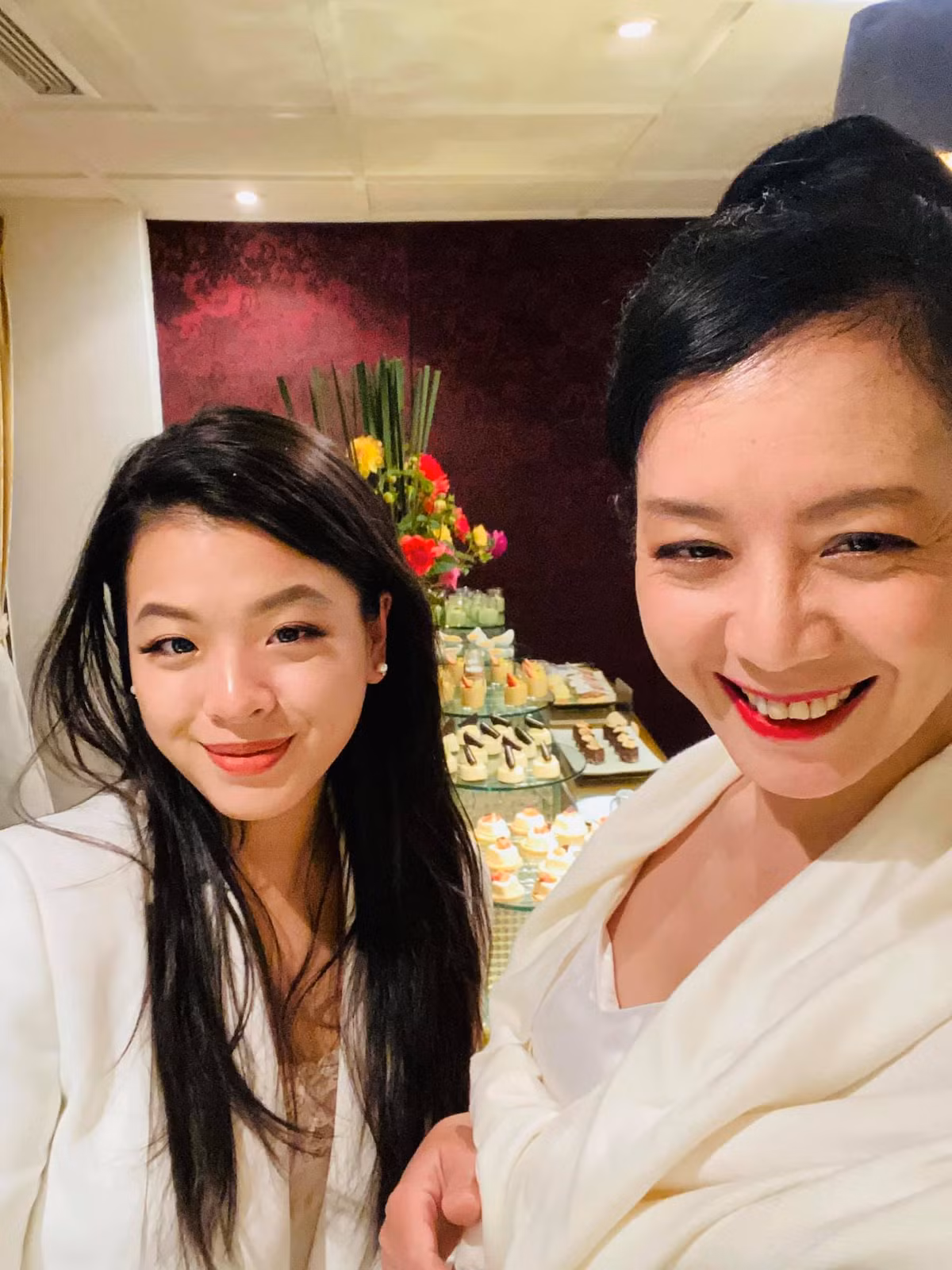 Nữ nghệ sĩ cho biết để giữ được vóc dáng gọn gàng là nhờ chị luôn giữ tinh thần thư thái, vui vẻ và cố gắng luyện tập thể dục, đặc biệt là yoga.