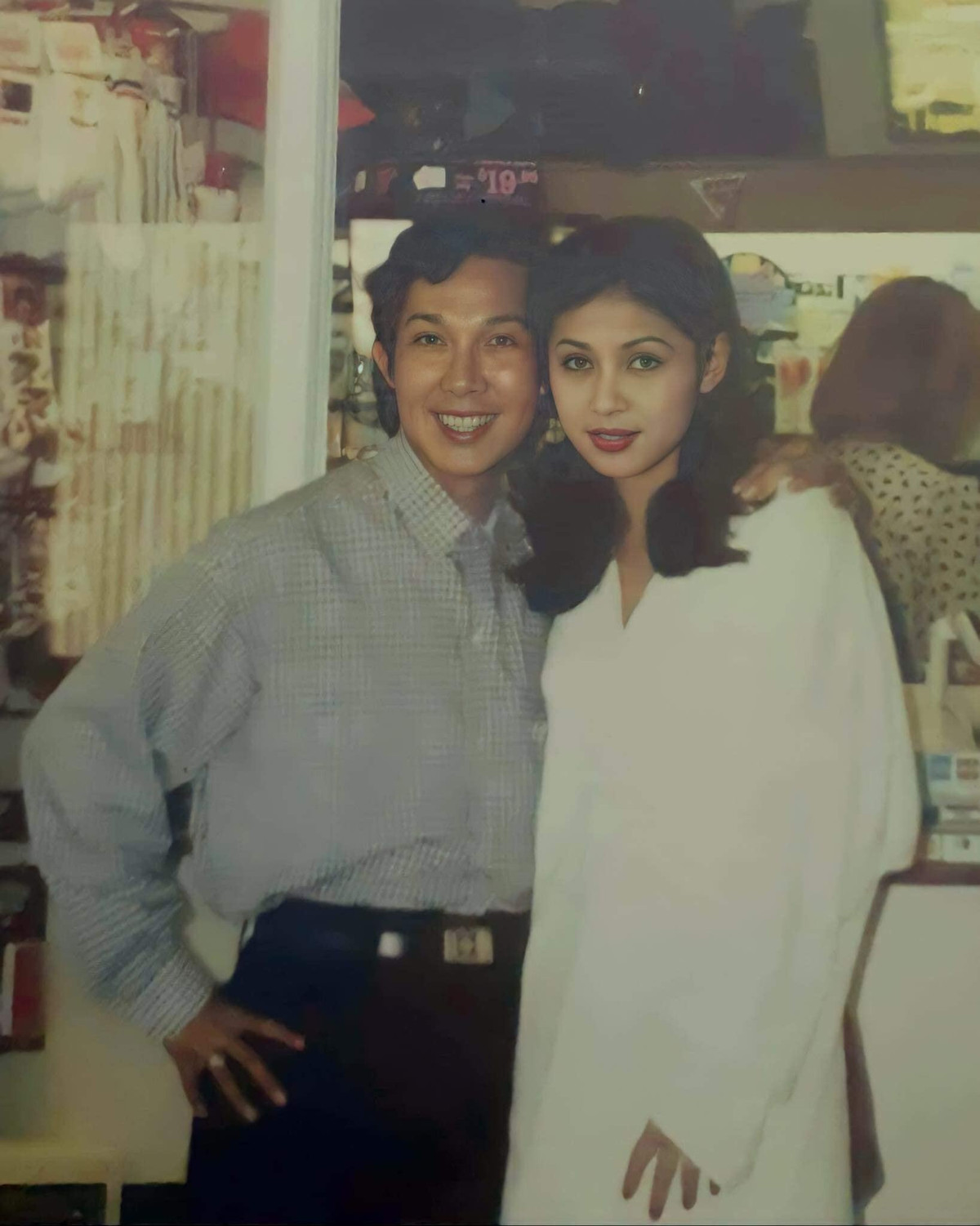 Việt Trinh đăng ảnh thời trẻ chụp bên Vũ Linh.