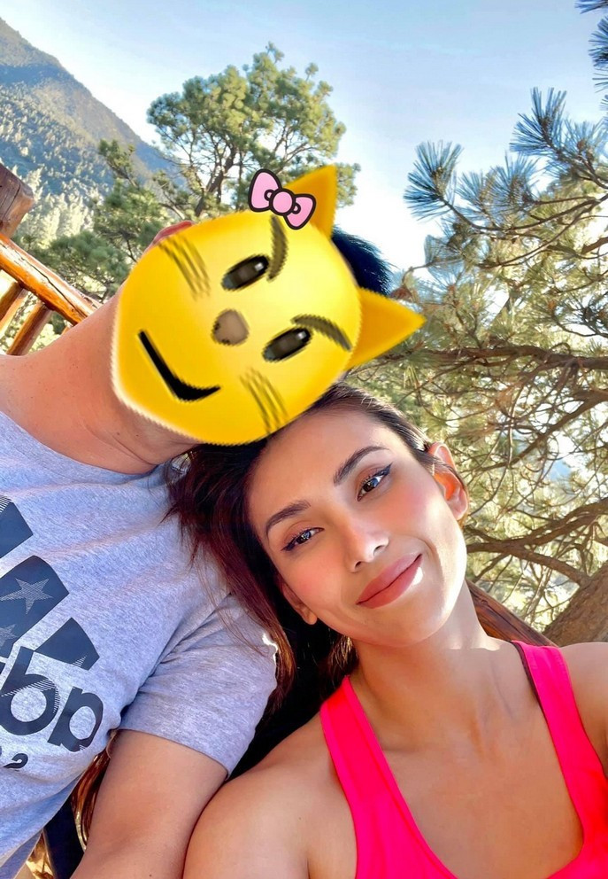 Võ Hoàng Yến hạnh phúc bên bạn trai. Siêu mẫu trước đó đã bay từ Việt Nam sang Mỹ để đoàn tụ cùng anh sau thời gian xa cách.