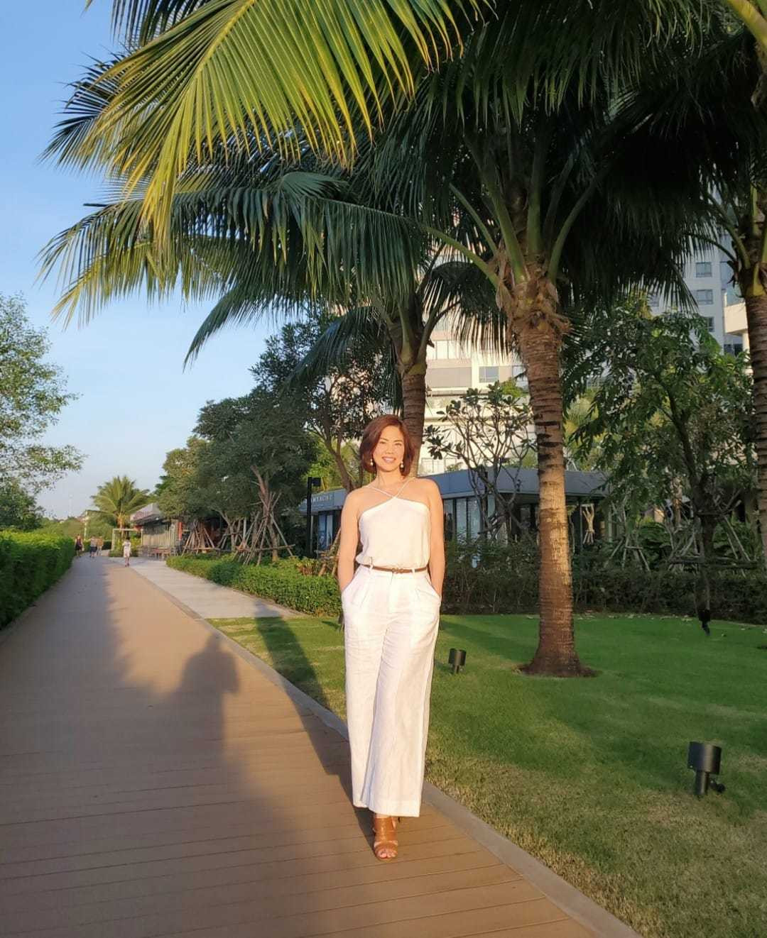 Vóc dáng Hồ Lệ Thu tuổi U50.