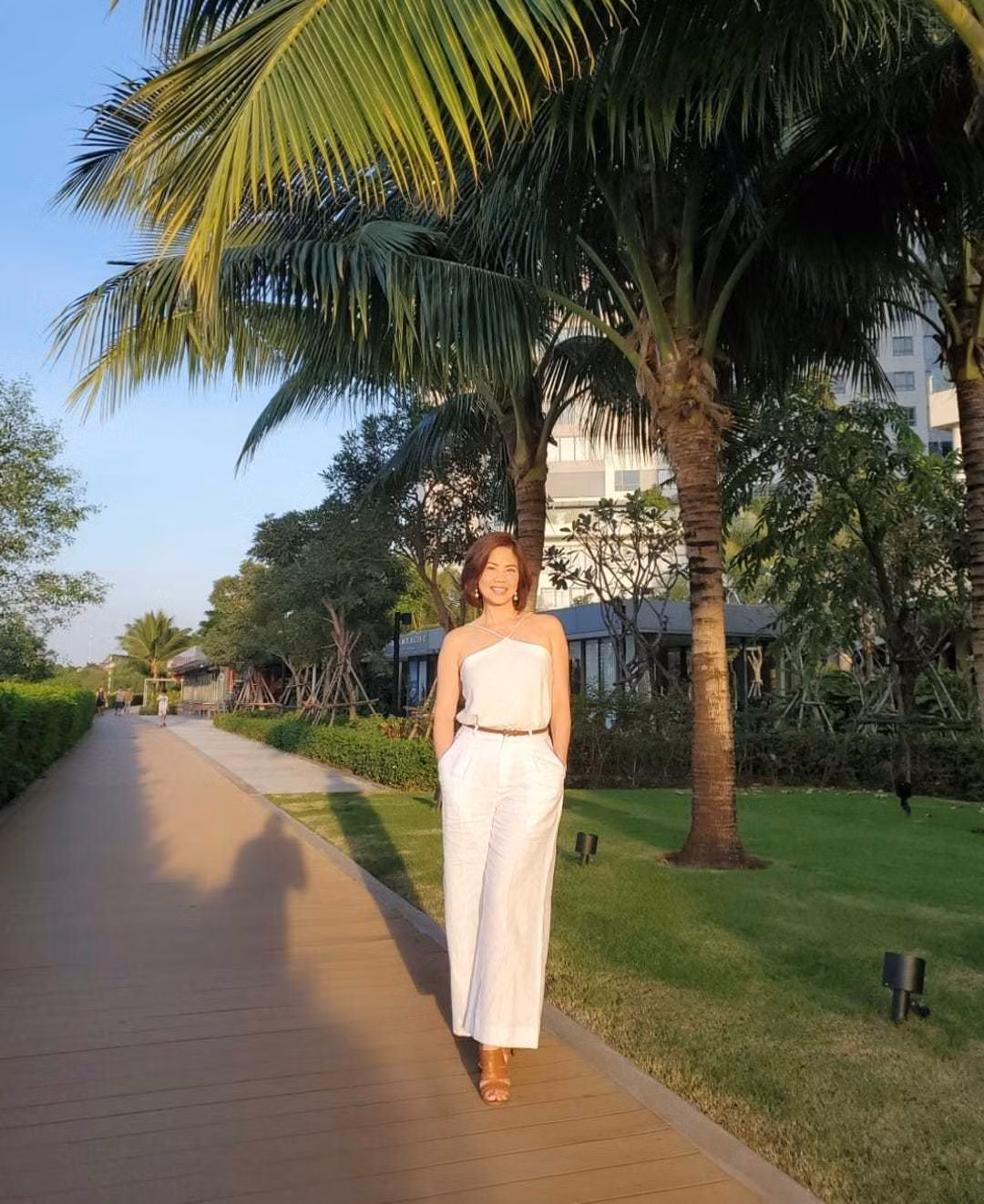 Vóc dáng Hồ Lệ Thu tuổi U50.