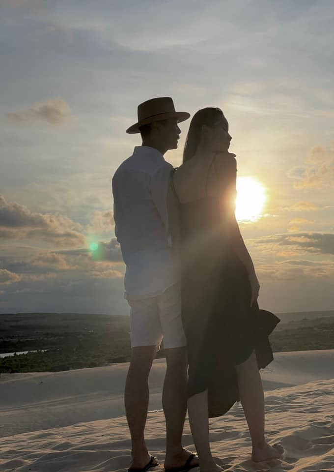 Sao Việt hôm nay 18/5: Hồ Hoài Anh và Lưu Hương Giang trốn các con đi chơi riêng.