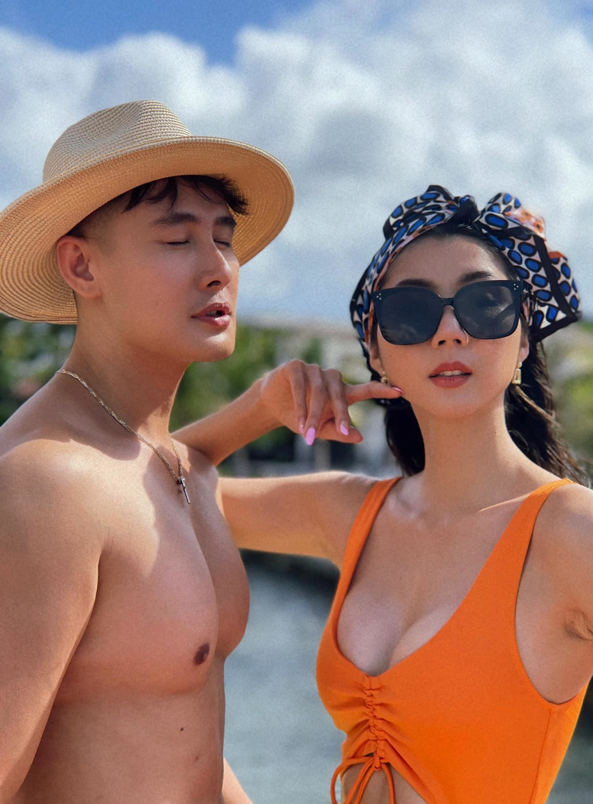 Ngọc Quyên gợi cảm căng tràn ở biển Miami, Florida.