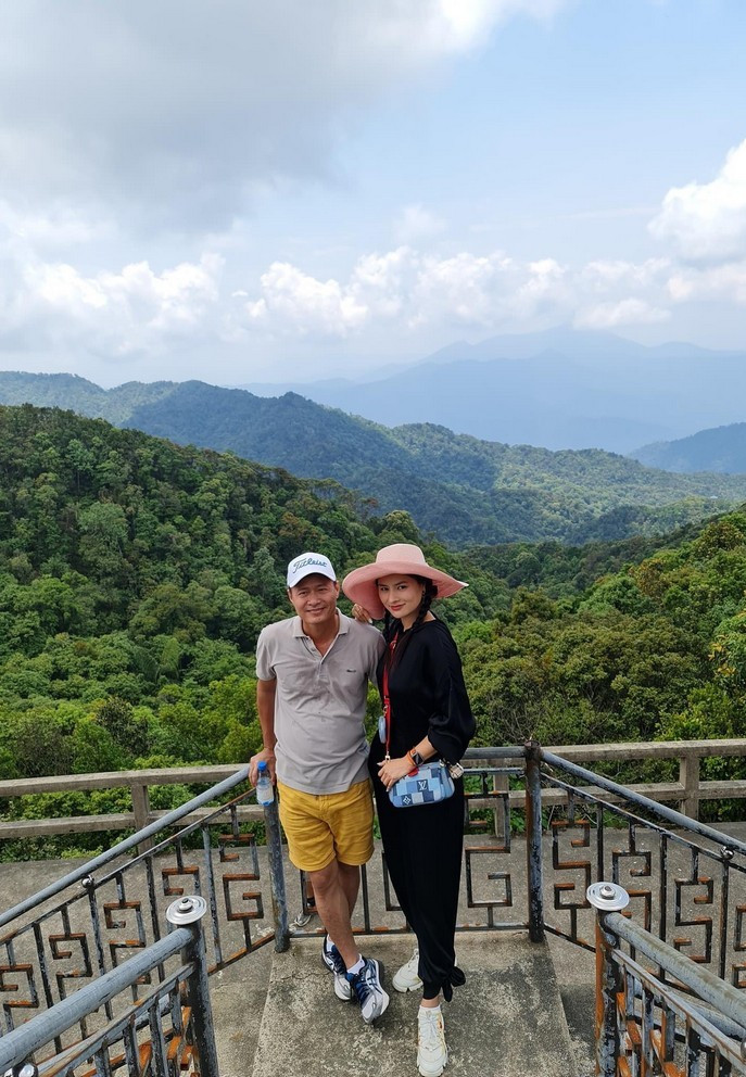 Vũ Thu Phương cùng ông xã du lịch kỷ niệm 11 năm hôn nhân.