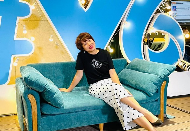 MC Diễm Quỳnh tranh thủ nghỉ ngơi sau khi kết thúc buổi quay hình áp lực.